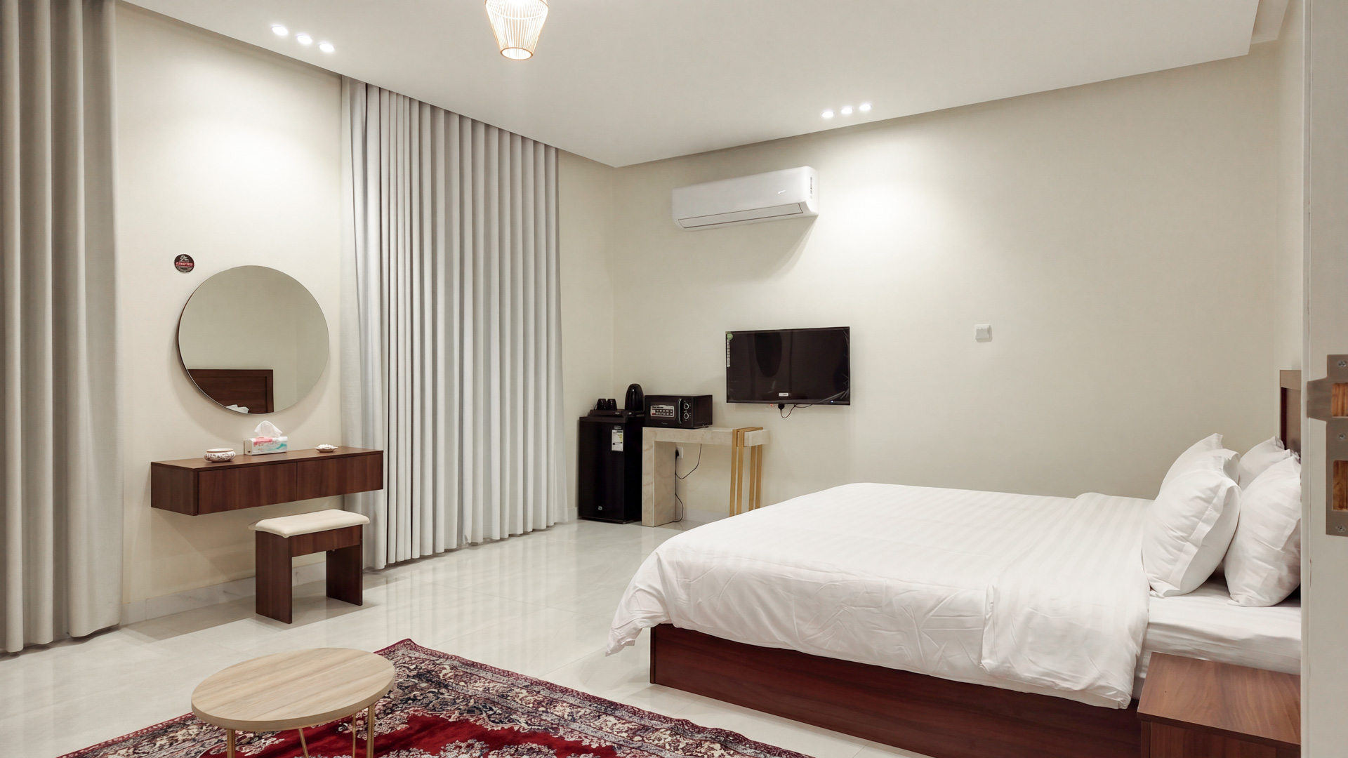 The Garden Oasis Queen Suite